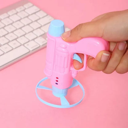 PLASTIC TOY GUN WITH FLYING SAUCER