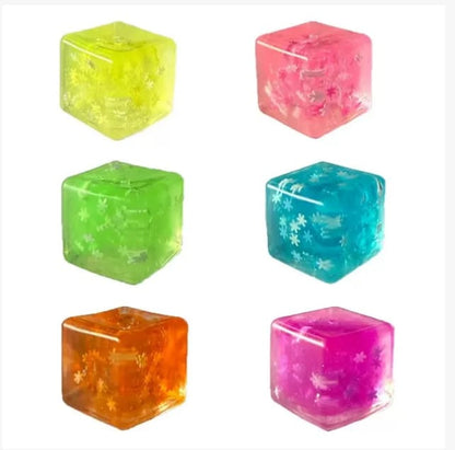 GLITTERY CUBE SQUESHY