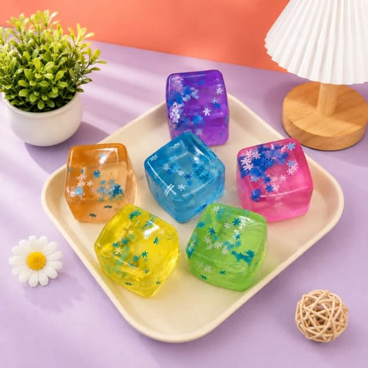 GLITTERY CUBE SQUESHY